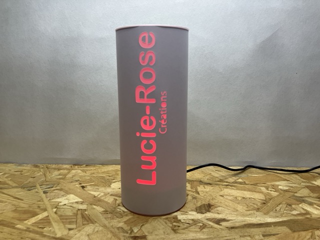 Lampe "tube" customisable, changement du logo possible